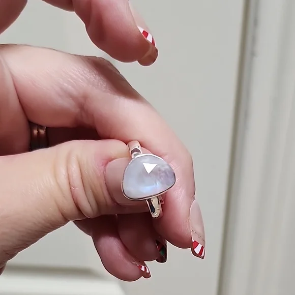 Elegant Silver Moonstone Ring - Picture 4 of 5